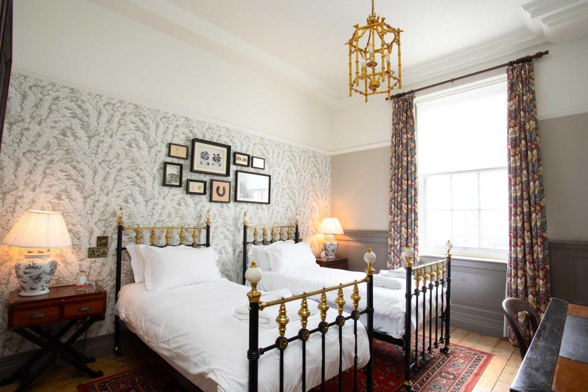 The Crown Hotel 3*
